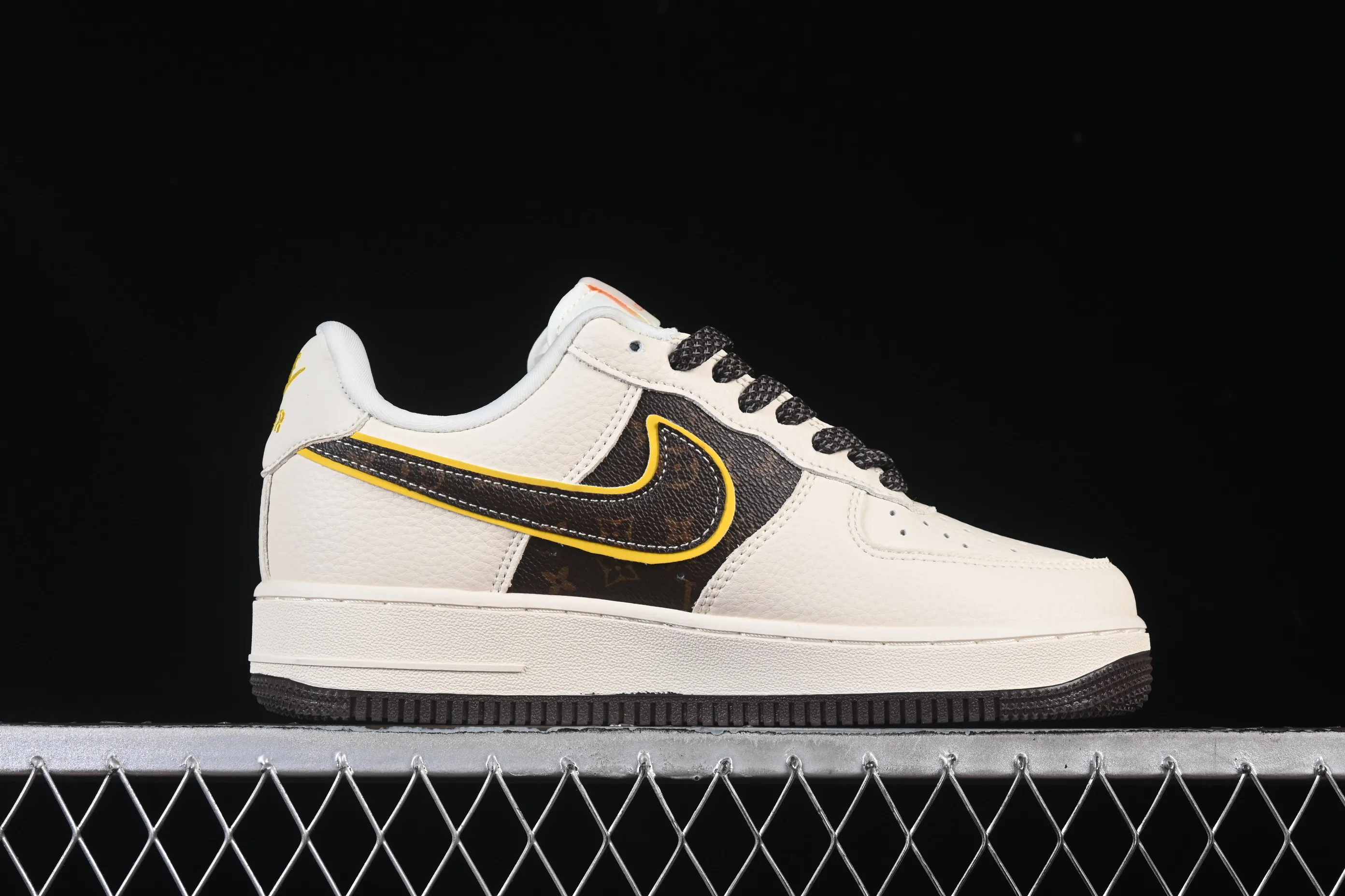 All categories Nk Air Force 1 Air Force series Nk Air Force 1 Low Air Force low-top Nike Air Force 1'07 Low LV co-branded beige and brown stitching Air Force 1 low-top casual sneakers DD1982-302